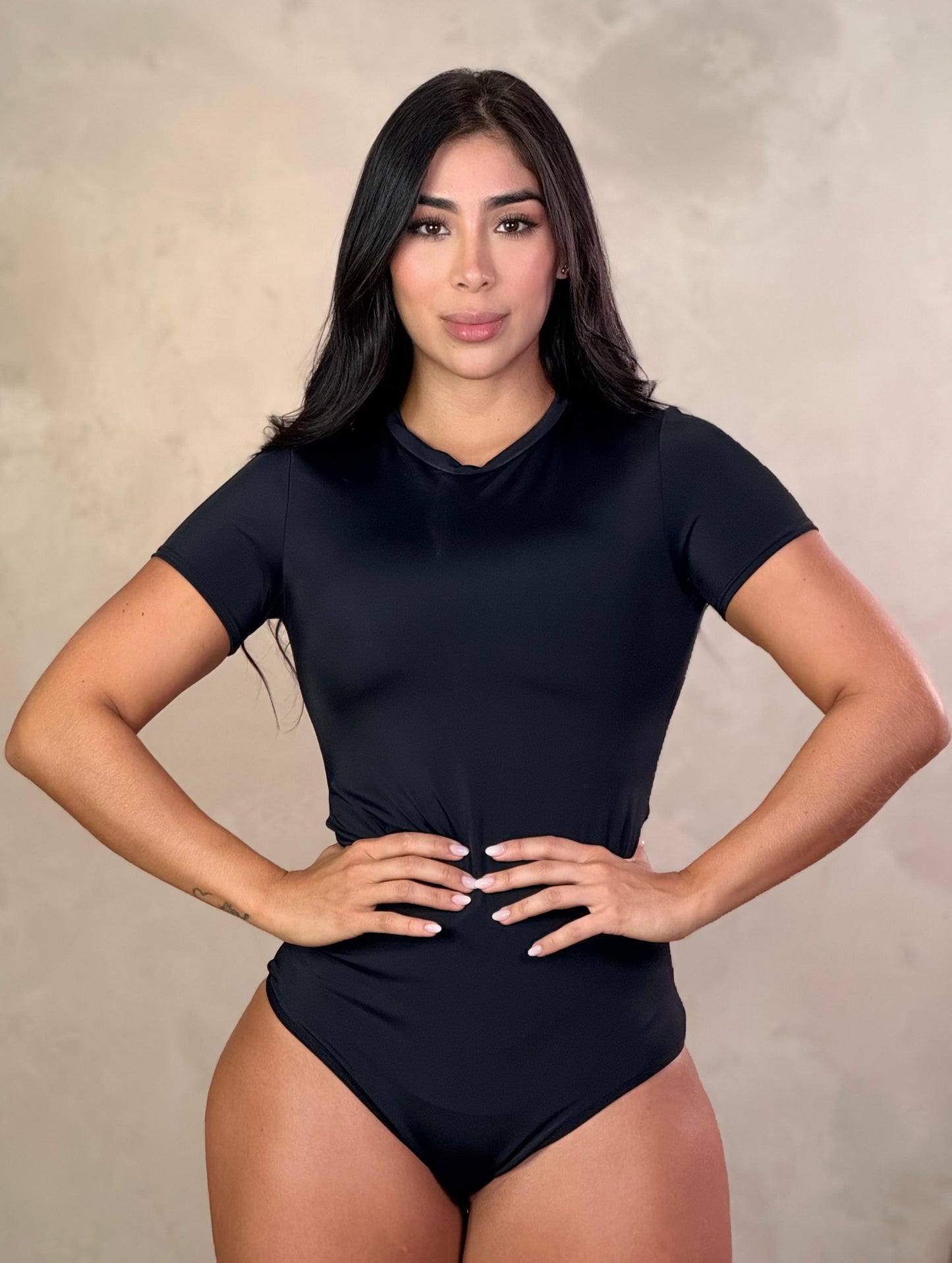 BODY ESSENCIAL MANGA CORTA