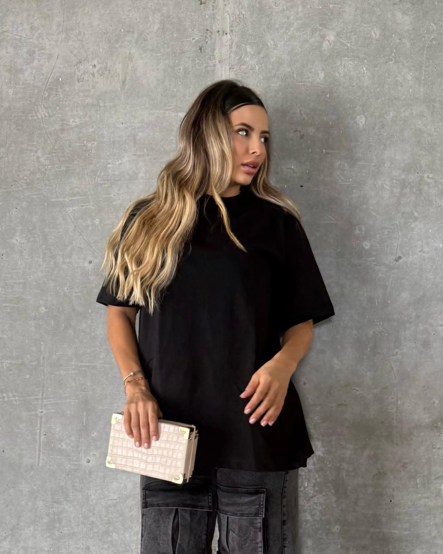 CAMISETA NEGRA CON CREMALLERA