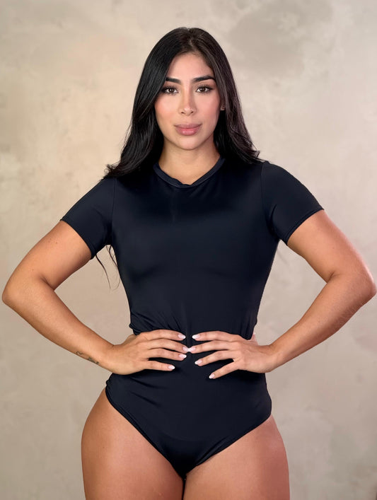 BODY ESSENCIAL MANGA CORTA